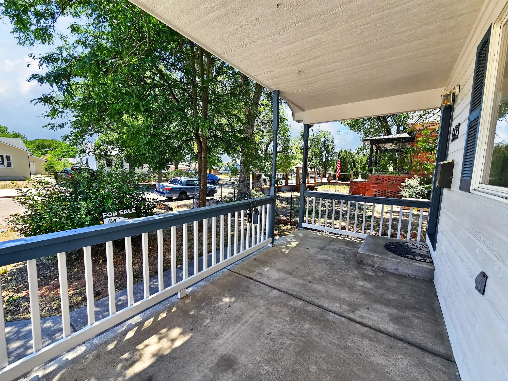 Real estate photograph 3 of 1423 Palmer Ave, Colorado Springs