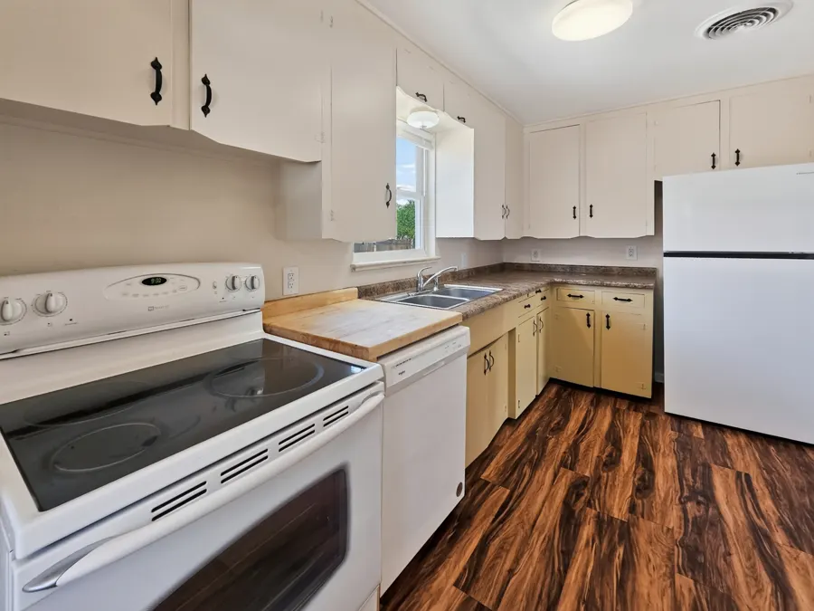 Real estate photograph 7 of 2412 8th Ave, Pueblo, Colorado