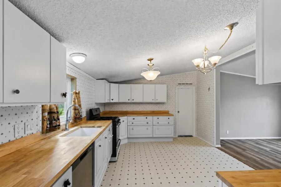 Real estate photograph 11 of 30640 Aldred Rd, Pueblo