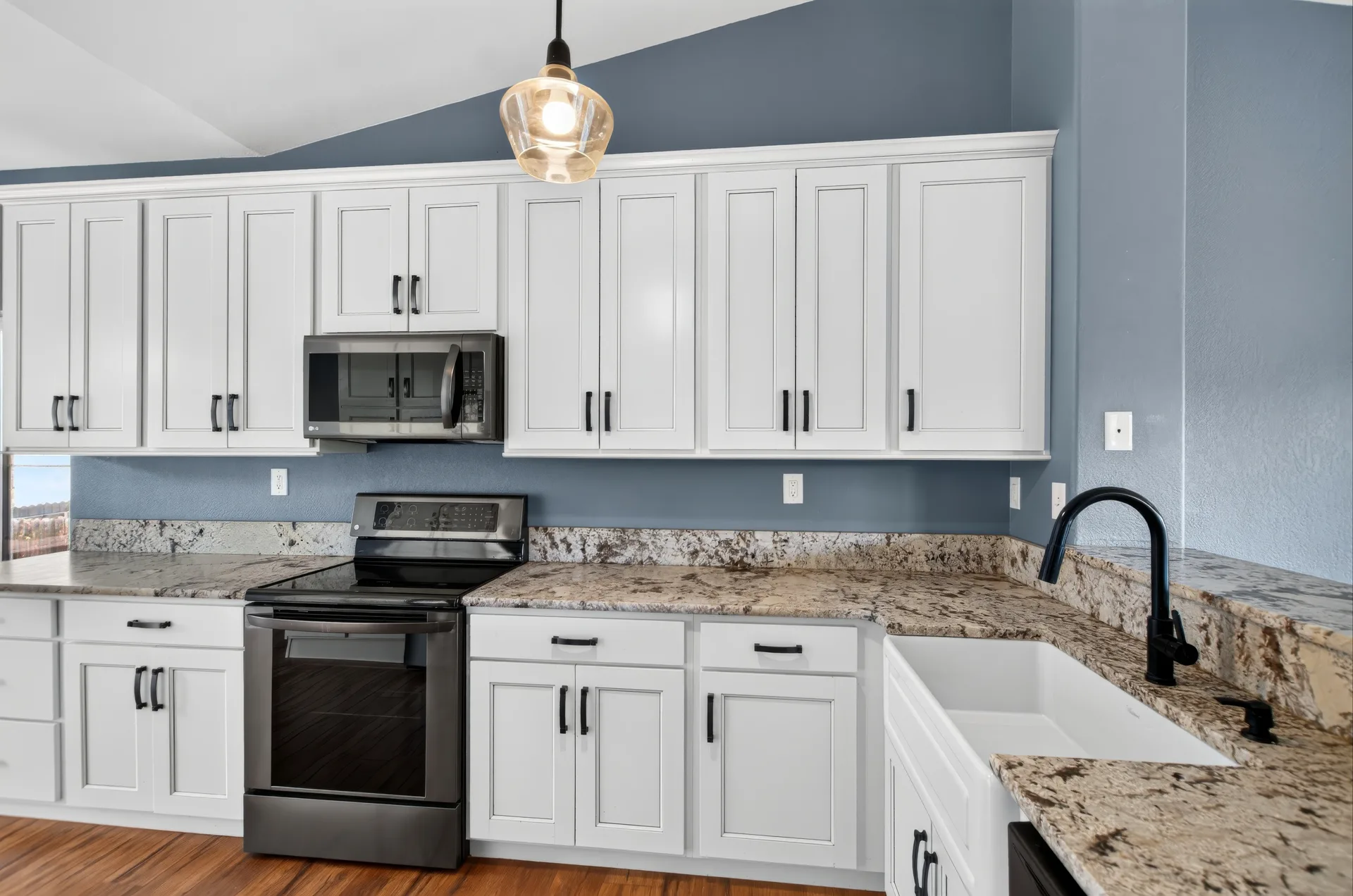 Real estate photograph 9 of 4550 Star Ridge Dr, Colorado Springs